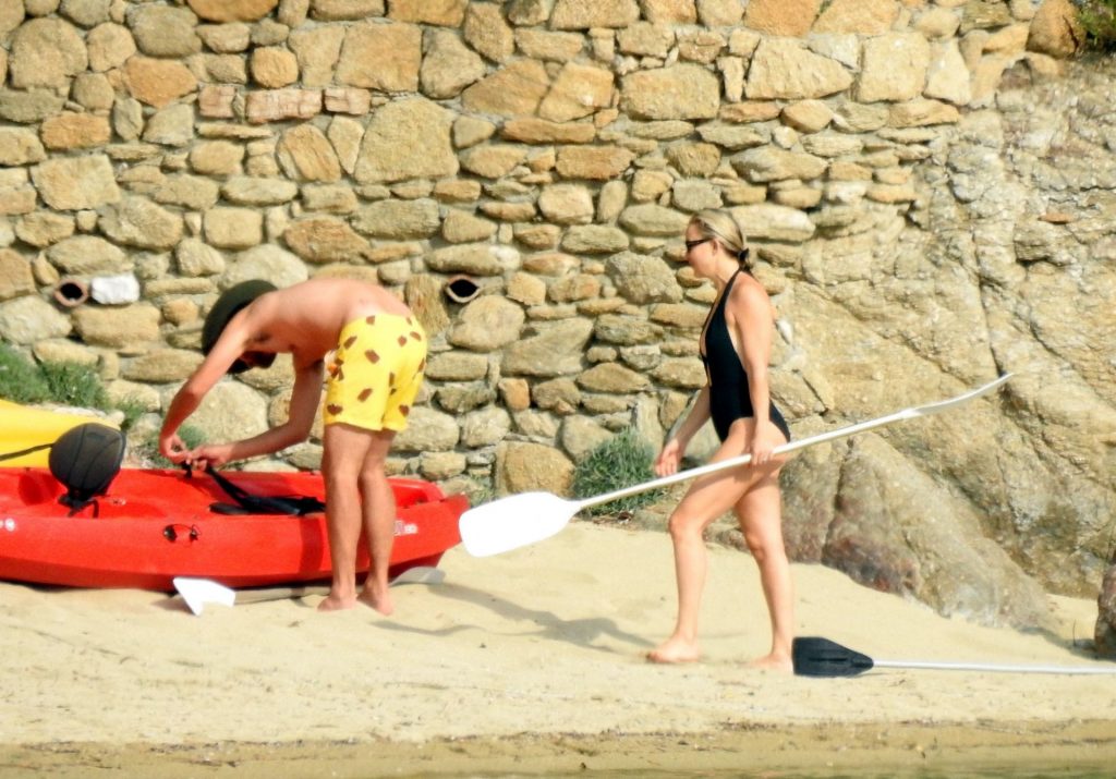 Kate Hudson Kisses Boyfriend Danny Fujikawa On The Beach In Greece (56 Photos)