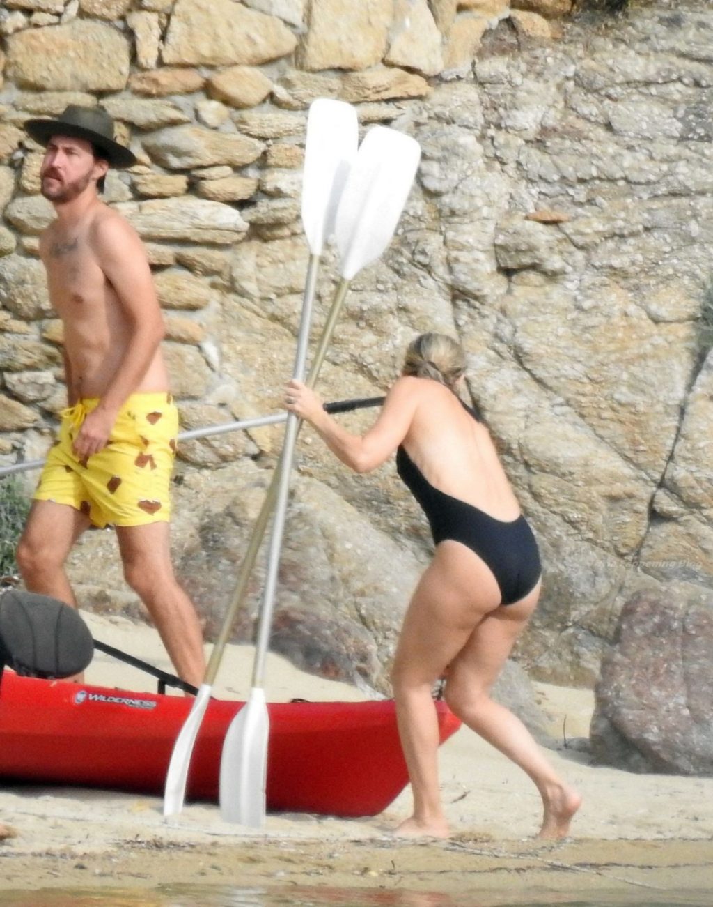 Kate Hudson Kisses Boyfriend Danny Fujikawa On The Beach In Greece (56 Photos)