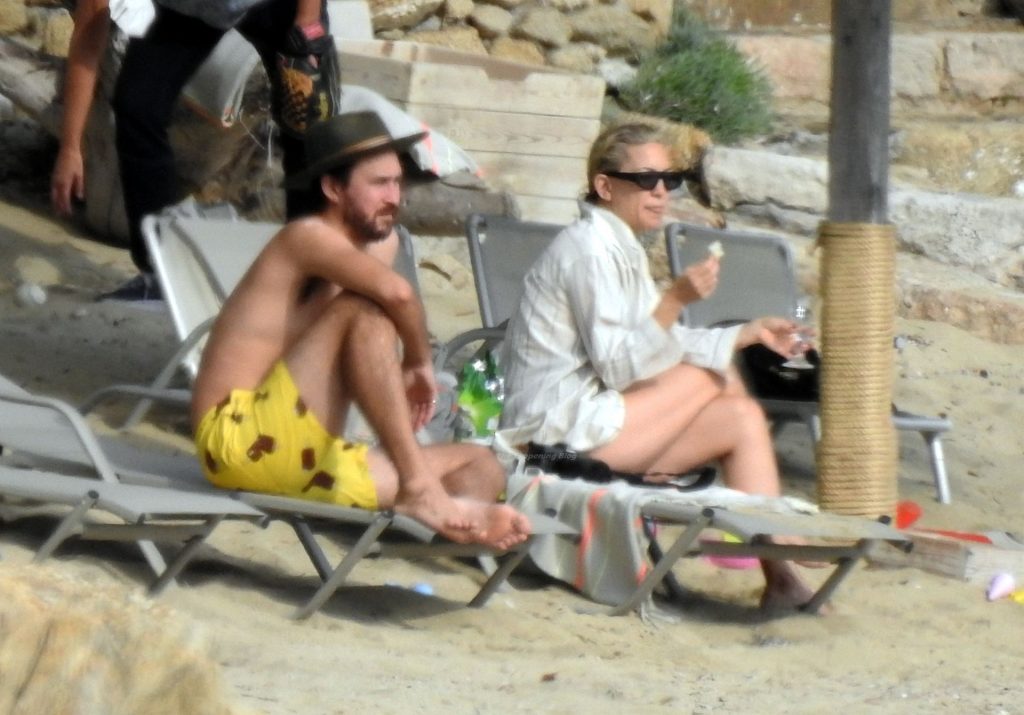 Kate Hudson Kisses Boyfriend Danny Fujikawa On The Beach In Greece (56 Photos)