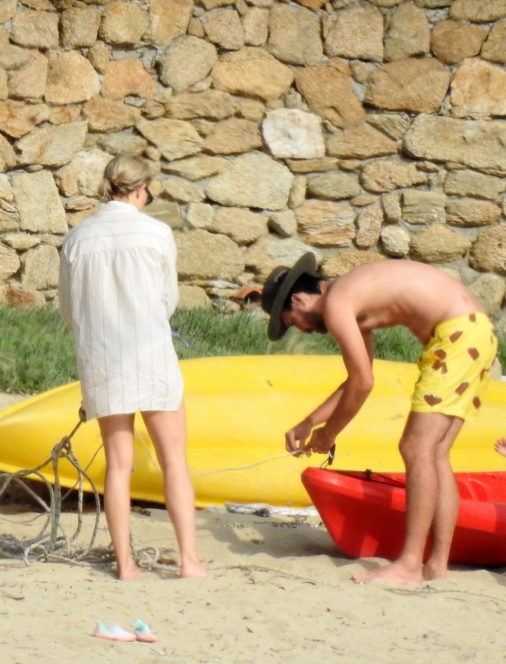 Kate Hudson Kisses Boyfriend Danny Fujikawa On The Beach In Greece (56 Photos)