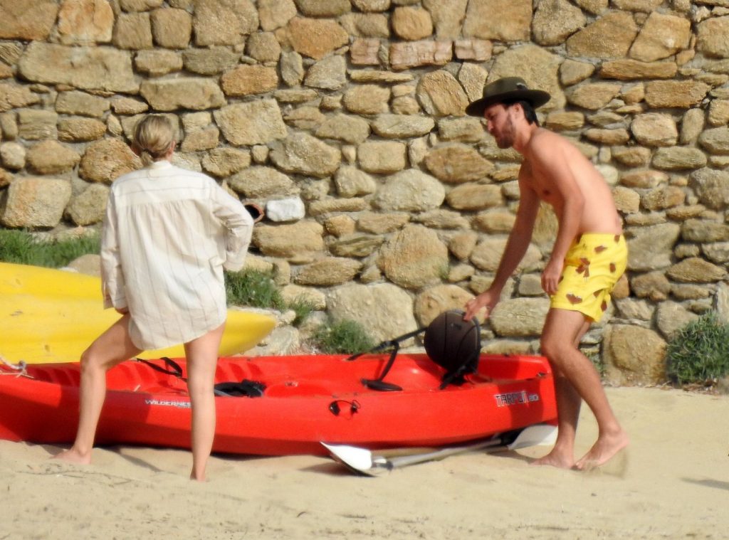 Kate Hudson Kisses Boyfriend Danny Fujikawa On The Beach In Greece (56 Photos)