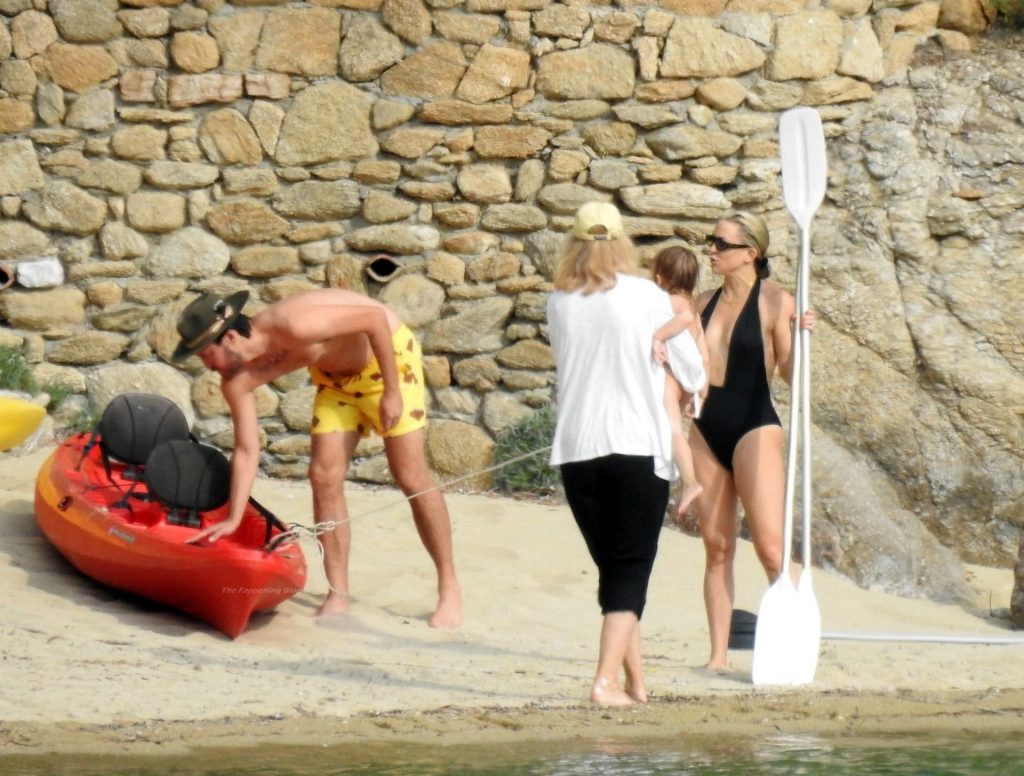 Kate Hudson Kisses Boyfriend Danny Fujikawa On The Beach In Greece (56 Photos)