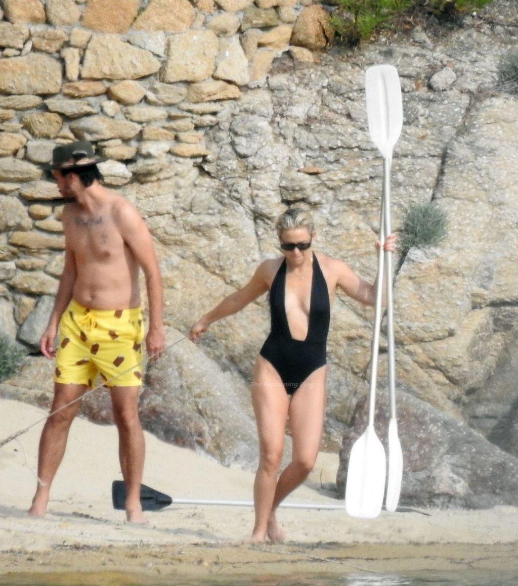 Kate Hudson Kisses Boyfriend Danny Fujikawa On The Beach In Greece (56 Photos)