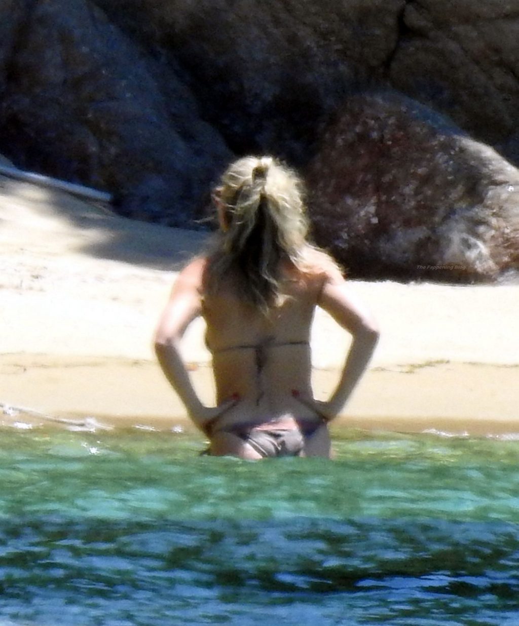 Sexy Kate Hudson is Seen at Skiathos Island in Greece (15 Photos)