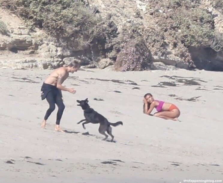 Kelly Gale &amp; Joel Kinnaman Attend a Photoshoot on the Beach in Malibu (115 Photos)