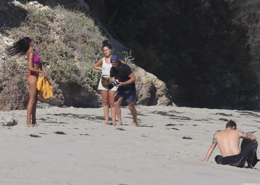 Kelly Gale &amp; Joel Kinnaman Attend a Photoshoot on the Beach in Malibu (115 Photos)