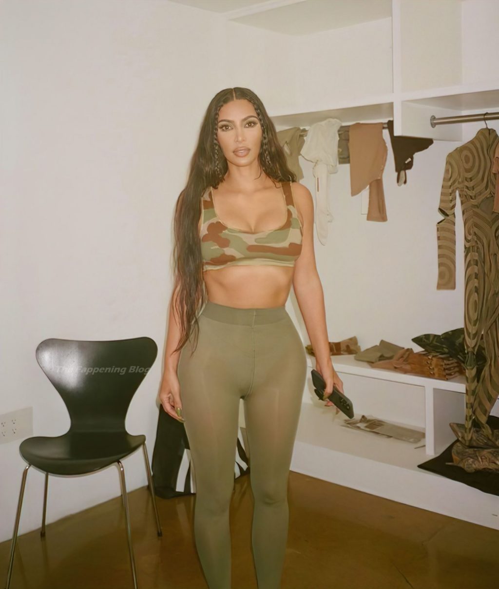 Kim Kardashian Hot (15 Photos)