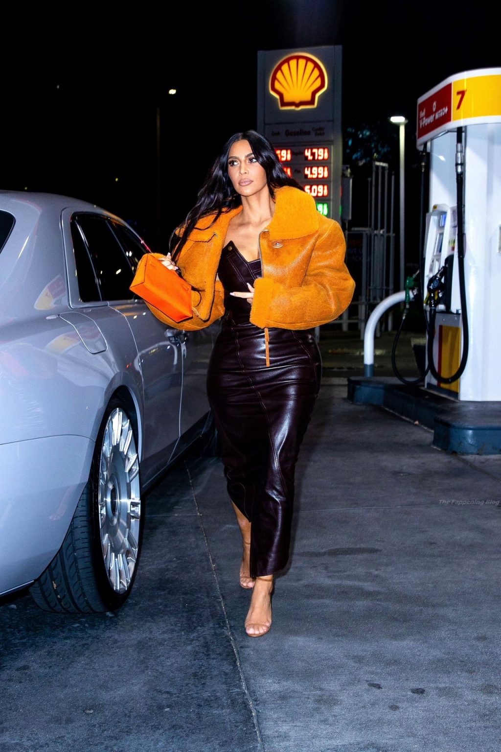 Busty Kim Kardashian is Seen in Los Angeles (11 Photos)