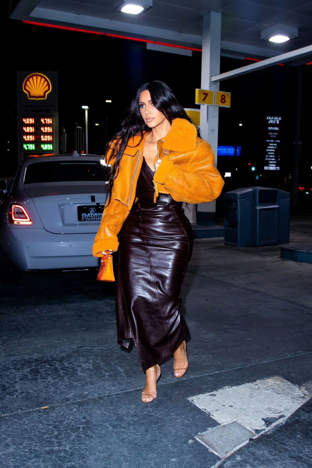 Busty Kim Kardashian is Seen in Los Angeles (11 Photos)