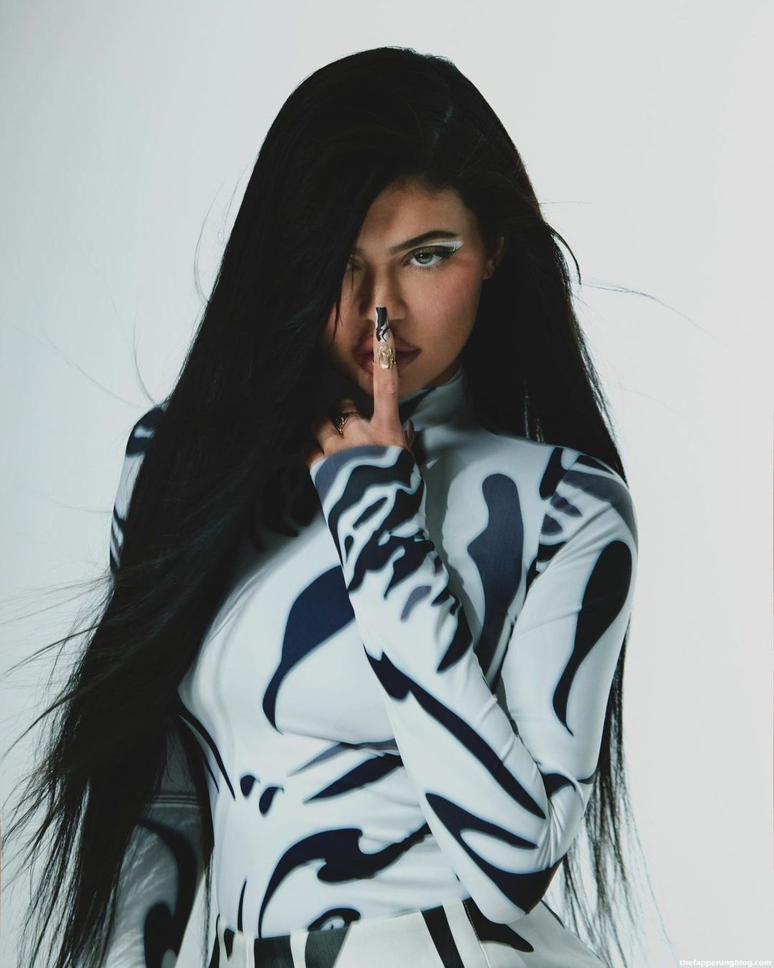 Kylie-Jenner-Sexy-Photoshoot-471-thefappeningblog.com_.jpg