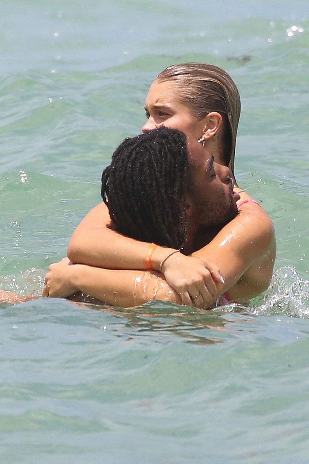 Laura Ivaniukas Hits the Beach With D’Angelo Russell in Miami (29 Photos)