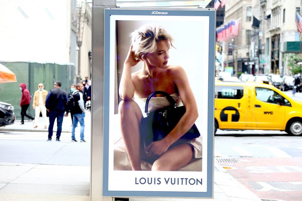 Lea Seydoux is Pictured On Louis Vuitton Ad in NYC (4 Photos)