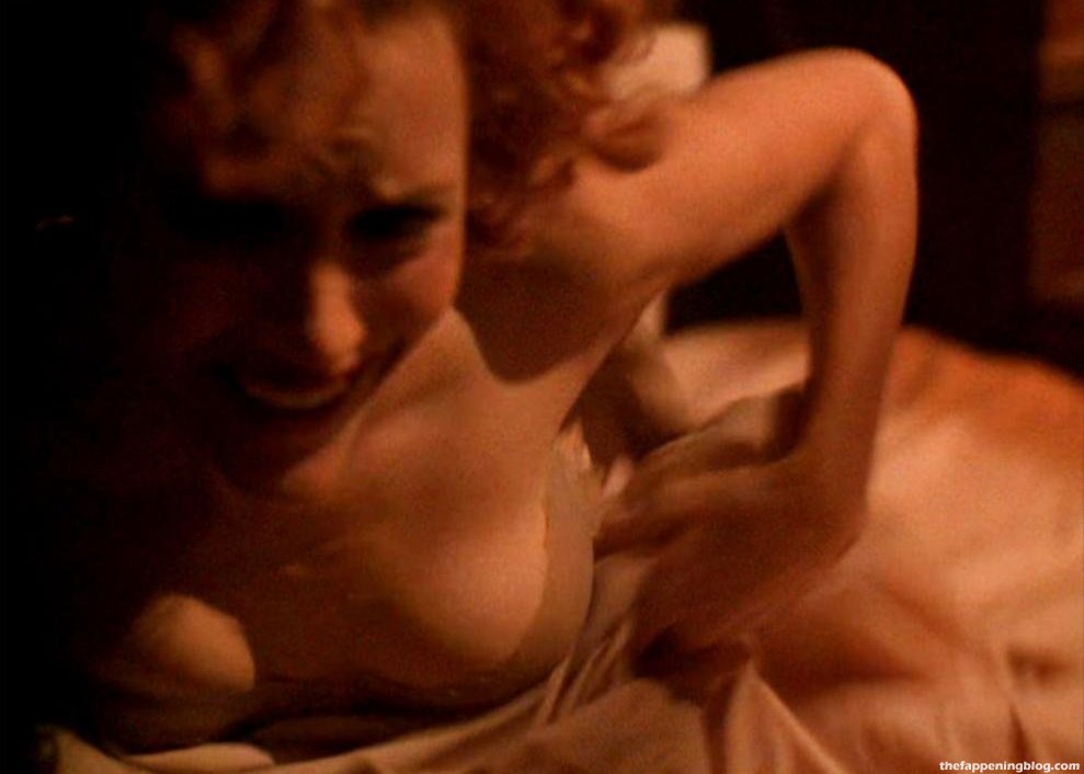 Leslie Mann Nude & Sexy Photos.