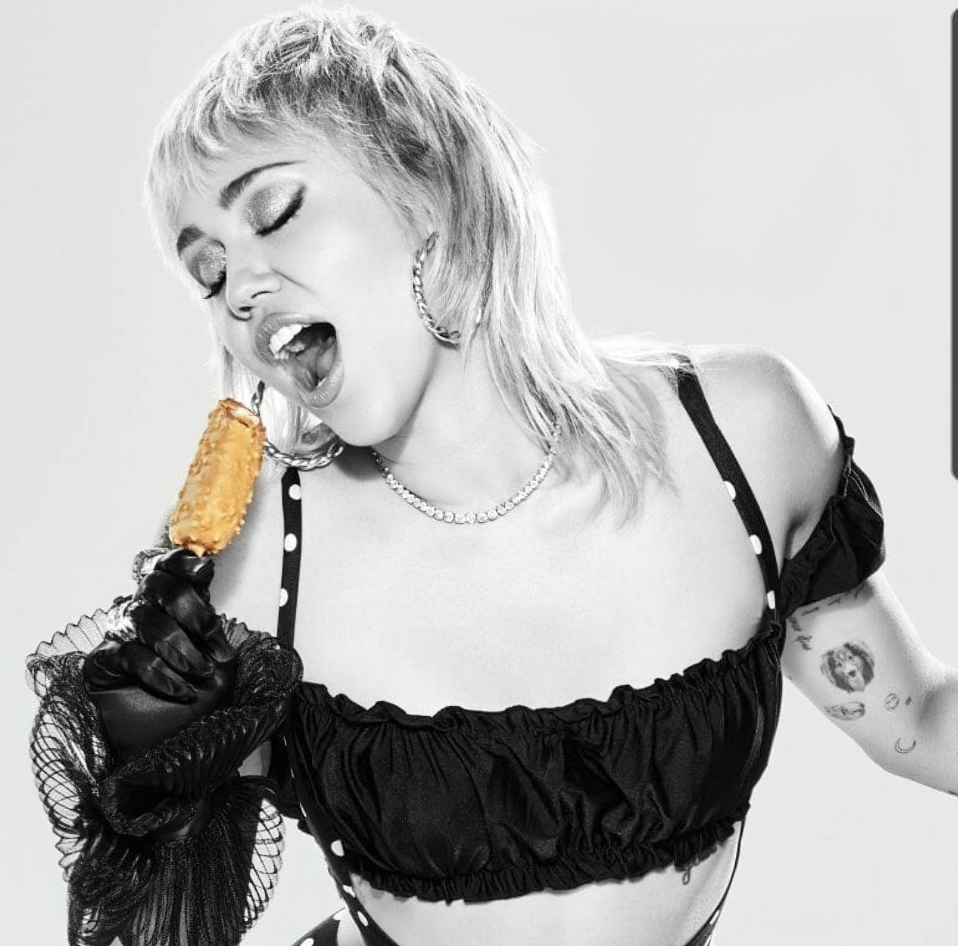 Miley-Cyrus-Sexy-Photoshoot-10-1-thefappeningblog.com_.jpg