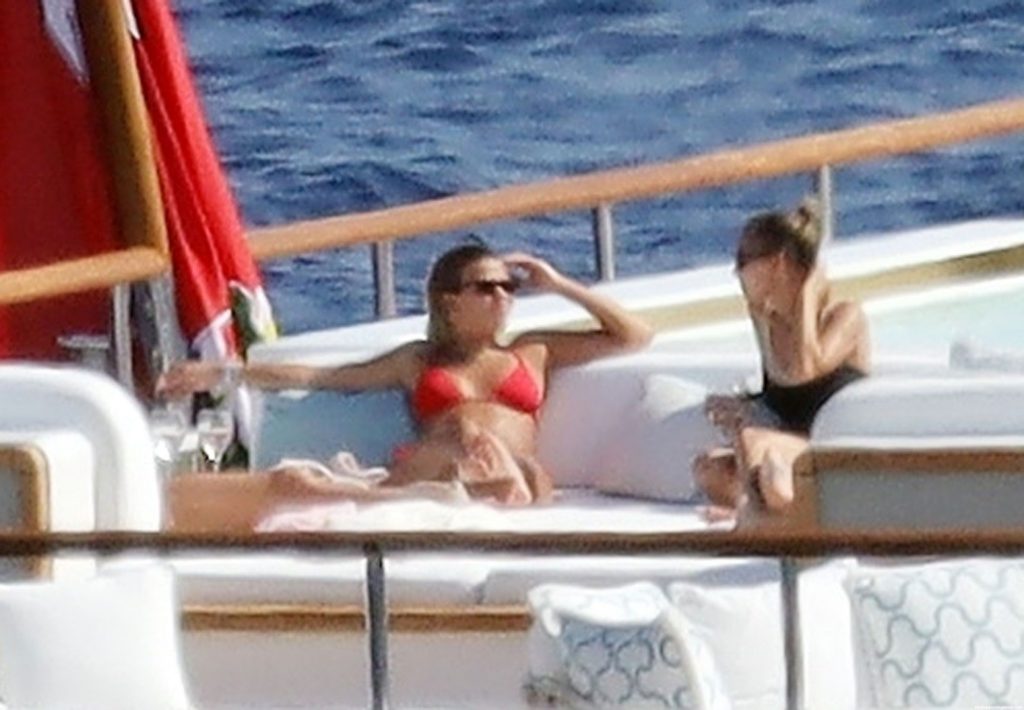 Sofia Richie Sunbathes with Her Sister Nicole While on Holiday Out in Mykonos (16 Photos)