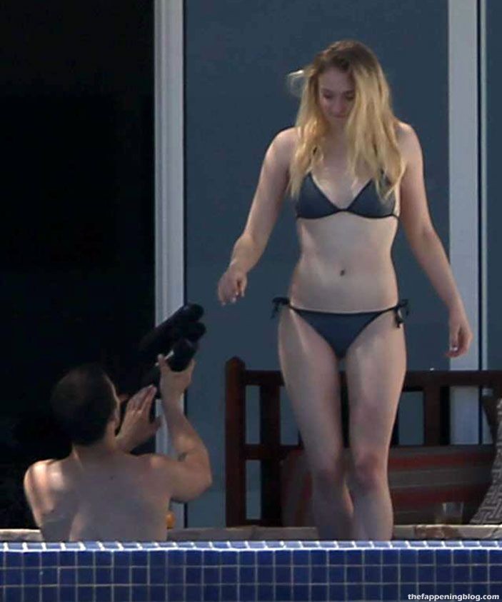 Sophie-Turner-nude-feet-porn-ass-tits-pussy-hot-sexy-leaked-bikini-117-thefappeningblog.com1_.jpg