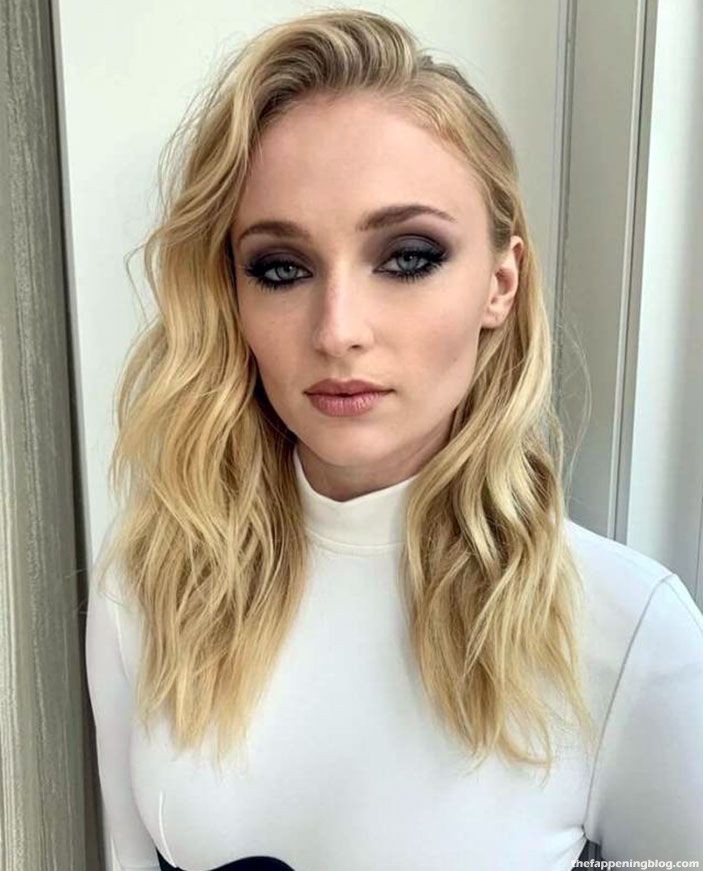 Sophie Turner Sexy Collection – Part 2 (140 Photos + Videos)