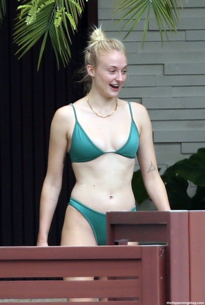 Sophie Turner Sexy Collection – Part 2 (140 Photos + Videos)