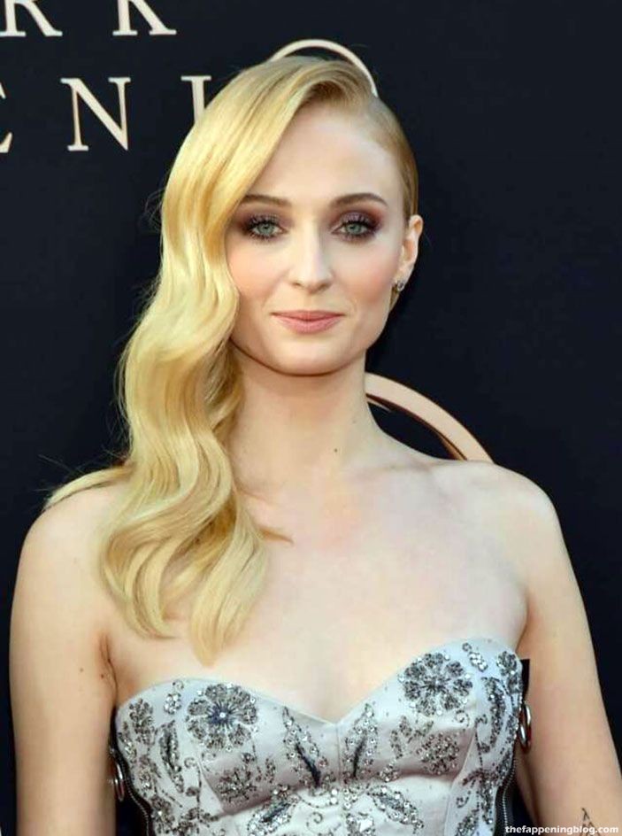 Sophie Turner Sexy Collection – Part 2 (140 Photos + Videos)