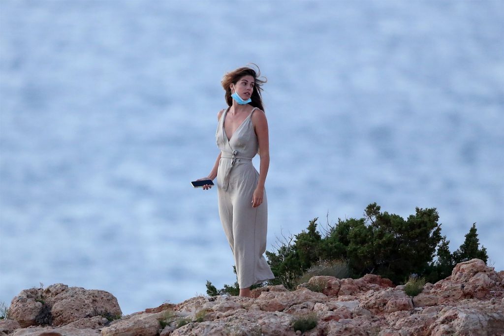 Stephanie Cayo Flashes Her Nude Boob While Enjoying a Romantic Evening in Ibiza (43 Photos)