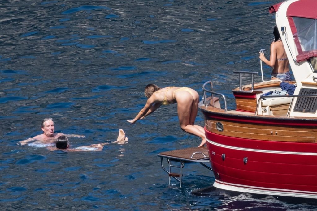 Taylor Hill Enjoys Her Italian Vacation with Daniel Fryer out in Positano (36 Photos)