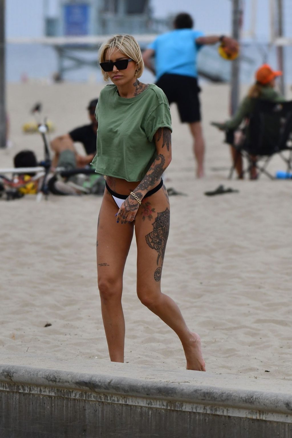 Tina Louise is Seen on the Beach with Her Boyfriend and Friends (164 Photos)