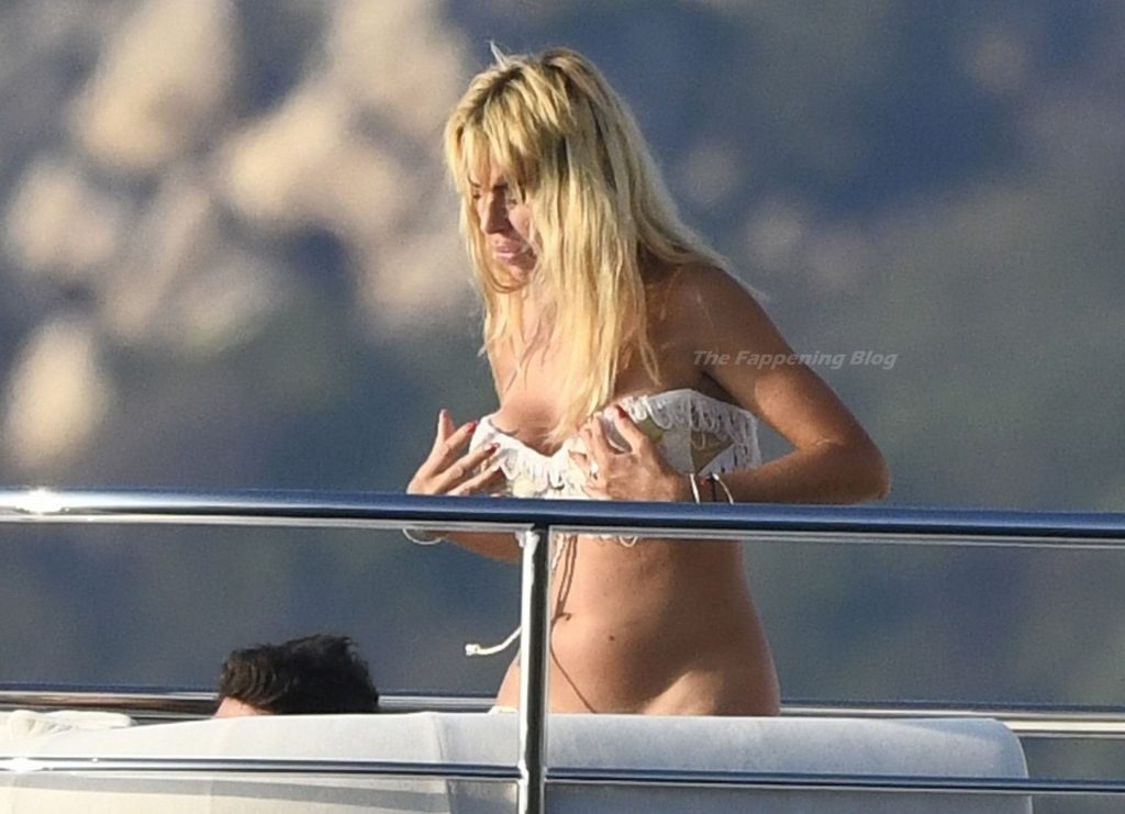 Valeria Marini Shows Off Her Nude Boobs and Butt on Holiday in Sardinia (84 Photos)