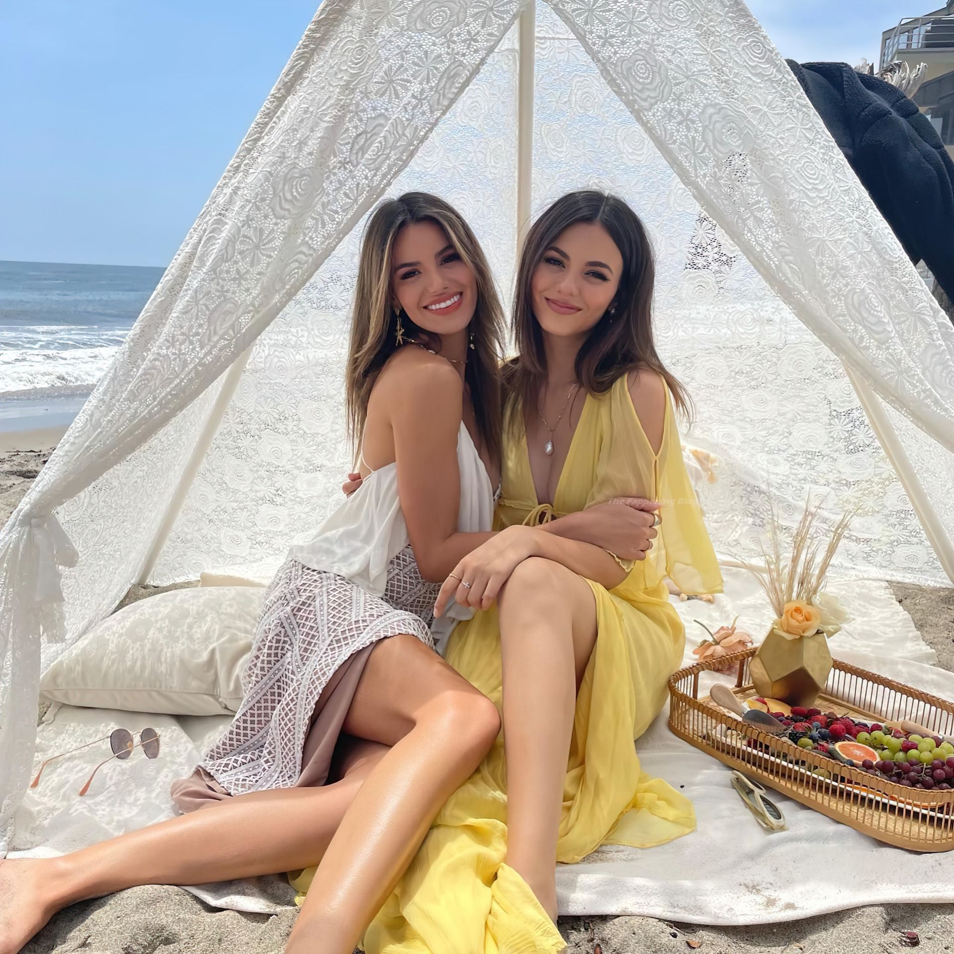 Victoria-Justice-Sexy-with-Sister-1-thefappeningblog.com-268-.jpg