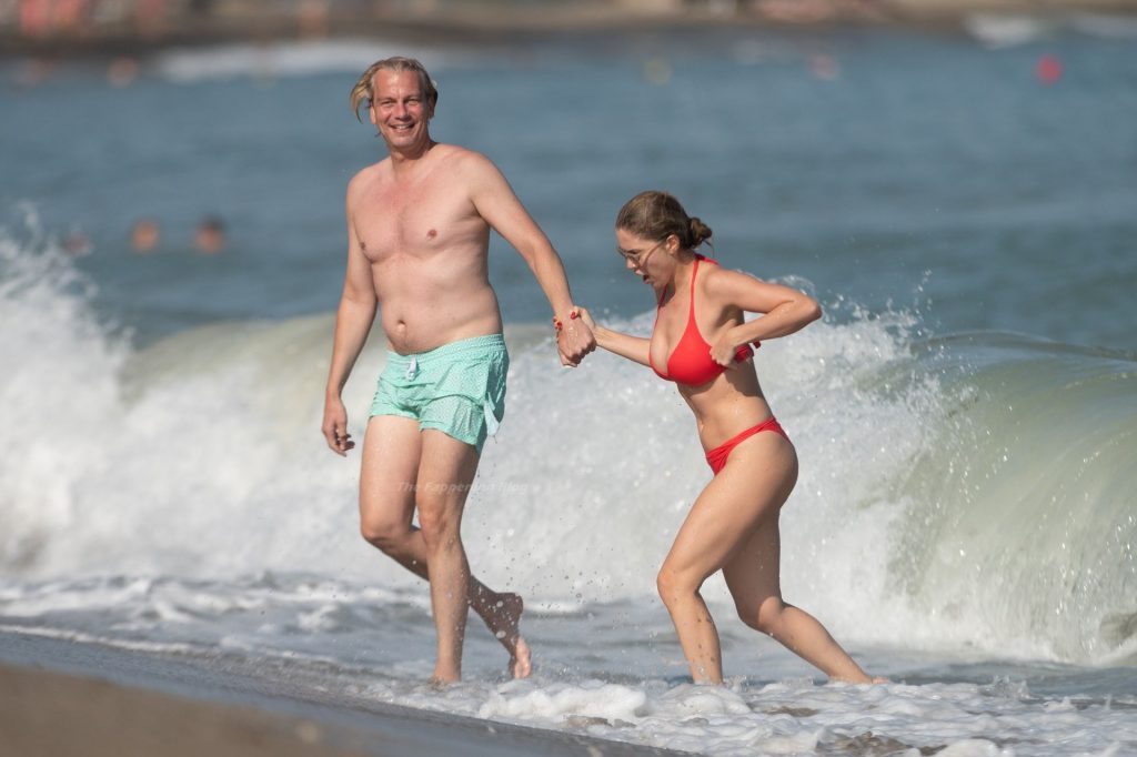 Victoria Swarovski Enjoys a Swim on the Beaches of Marbella (34 Photos)