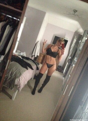 Vicky Longley / honestdancingmum Nude Leaks Photo 6