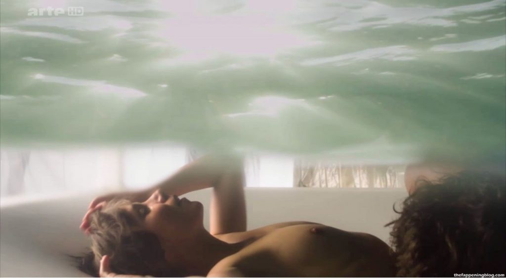 Julia Koschitz Nude &amp; Sexy (27 Photos + Video)