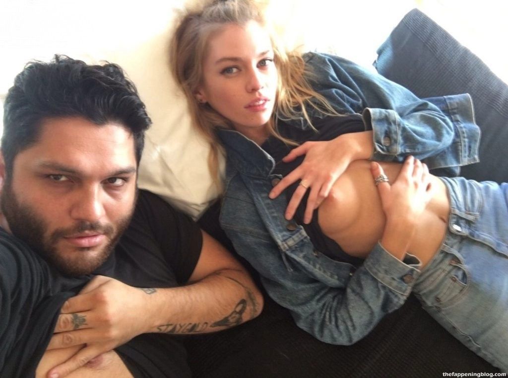 stella-maxwell-topless-921021-thefappeningblog.com_.jpg