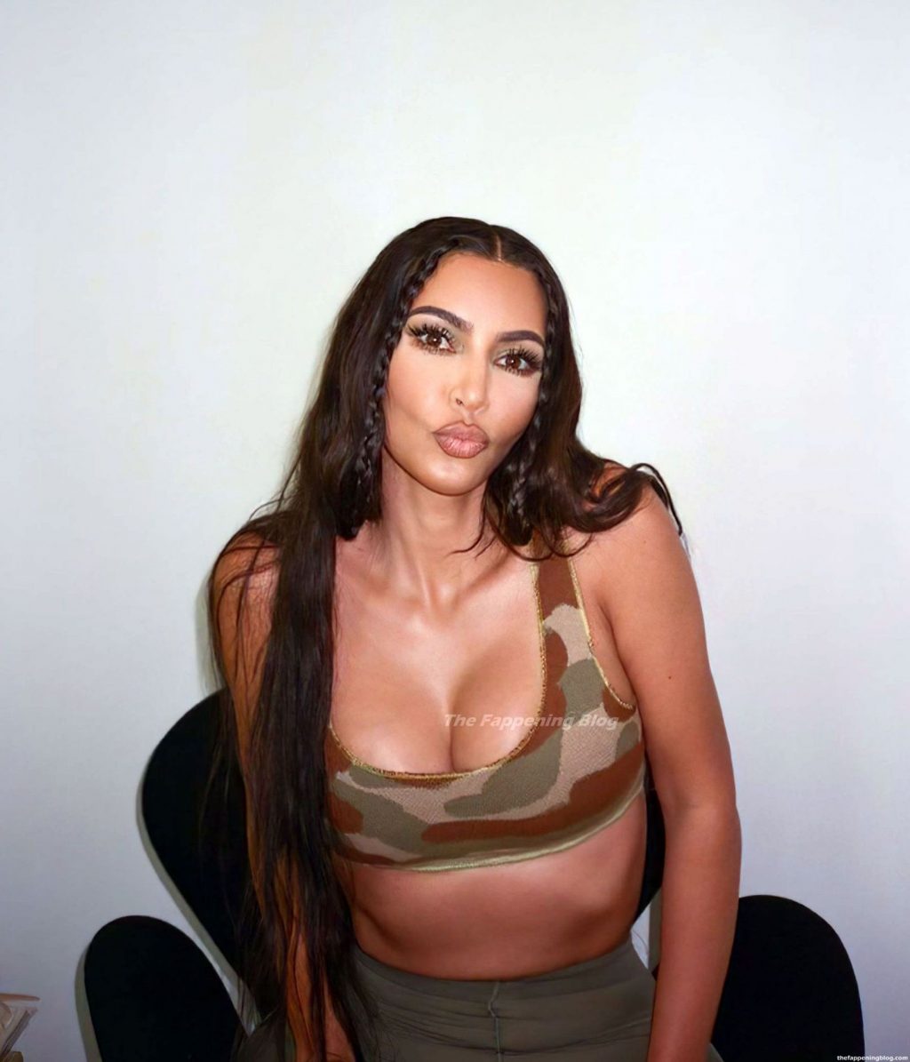 Kim Kardashian Nude &amp; Sexy Collection – Part 2 (150 Photos + Video)