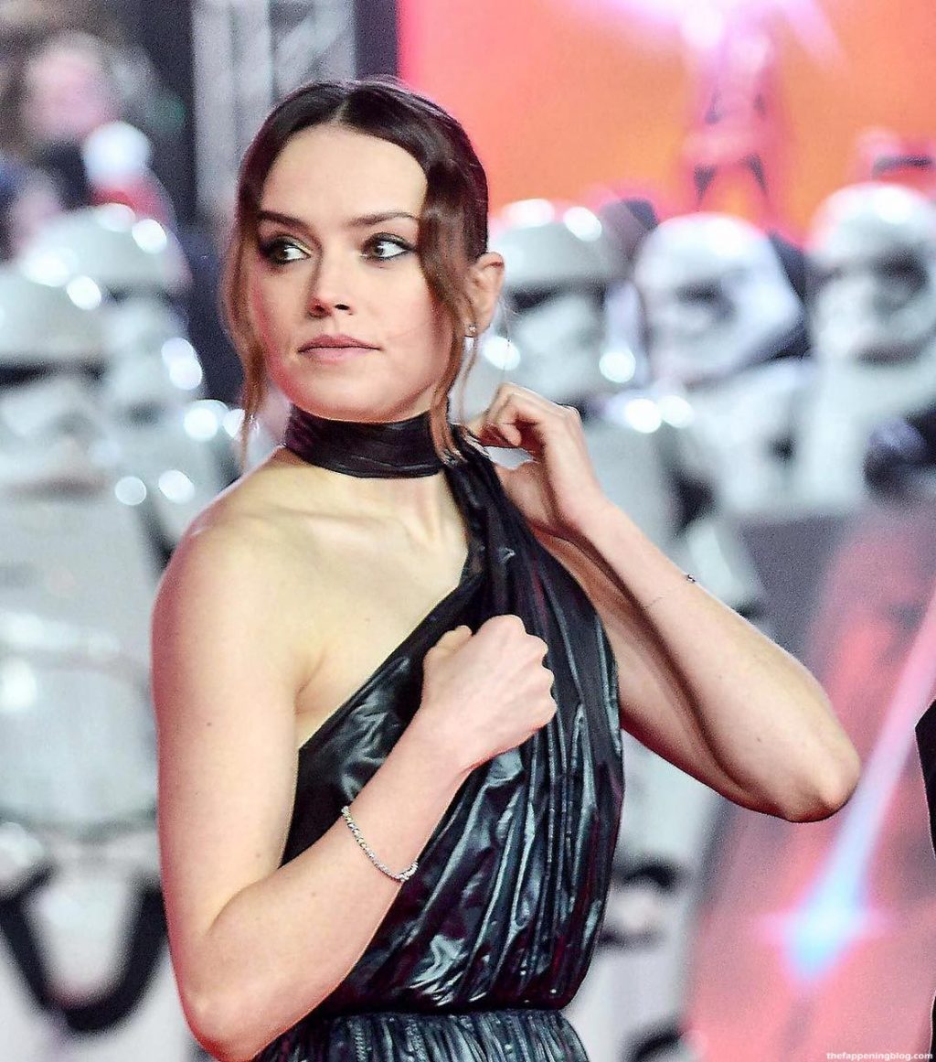 Daisy Ridley Nude &amp; Sexy (128 Photos + Possible LEAKED Porn &amp; Topless Scenes)