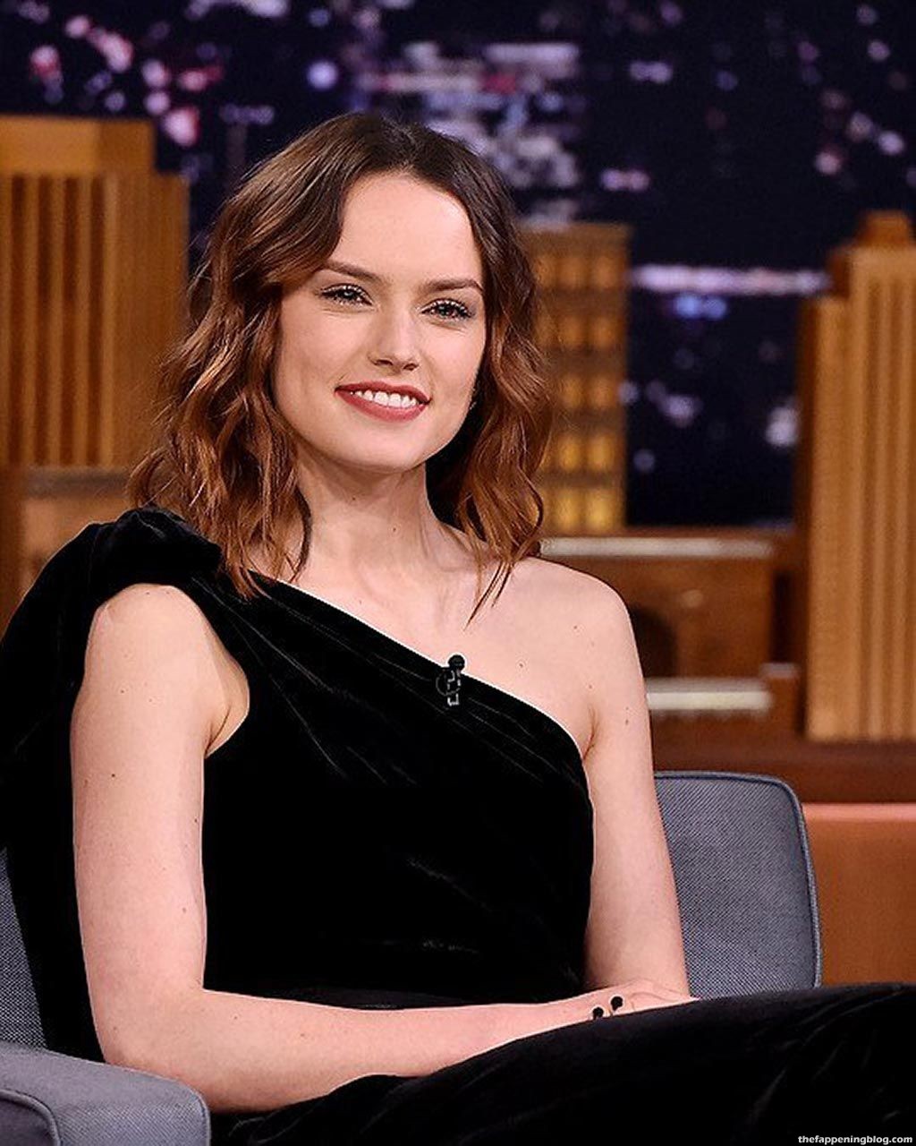Daisy Ridley Nude &amp; Sexy (131 Photos + Possible LEAKED Porn &amp; Topless Scenes) [Updated]