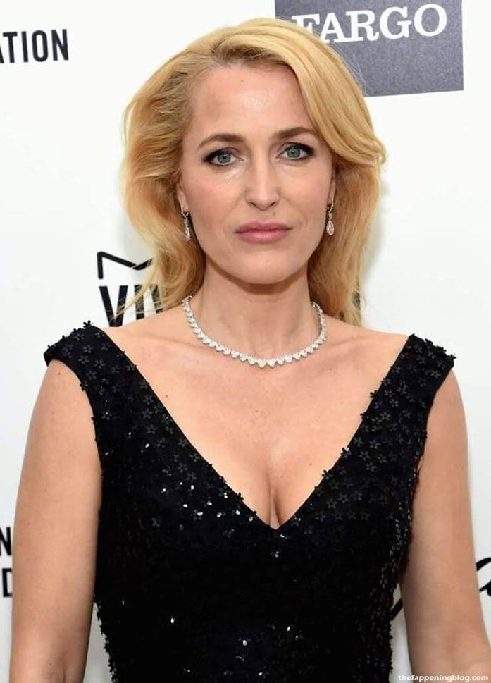 Gillian Anderson Nude, Topless &amp; Sexy (165 Photos + Video Sex Scenes) [Updated]