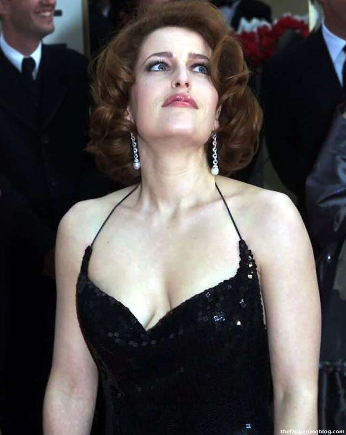 0618135145802_084_Gillian-Anderson-nude-topless-porn-hot-bikini-feet-22-thefappeningblog.com1_.jpg