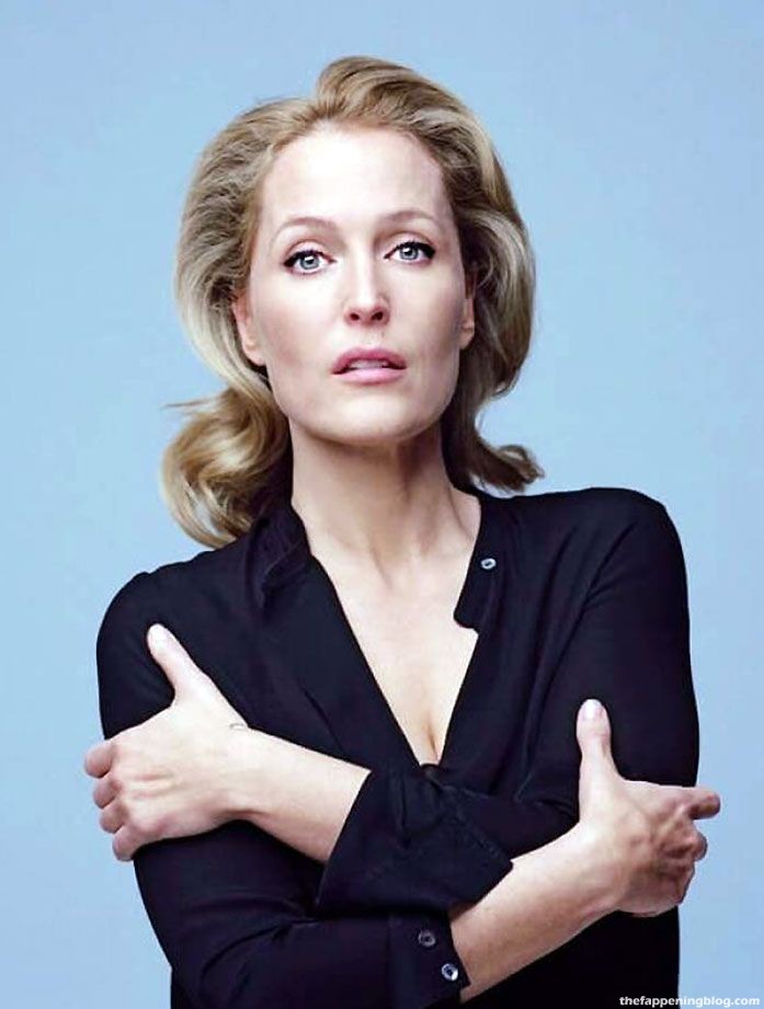 0618135145802_088_Gillian-Anderson-nude-topless-porn-hot-bikini-feet-18-thefappeningblog.com1_.jpg