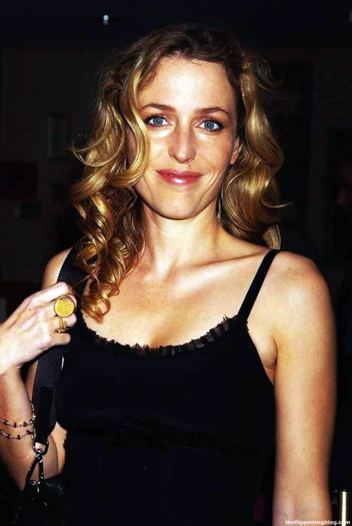 0618135145802_090_Gillian-Anderson-nude-topless-porn-hot-bikini-feet-16-thefappeningblog.com1_.jpg