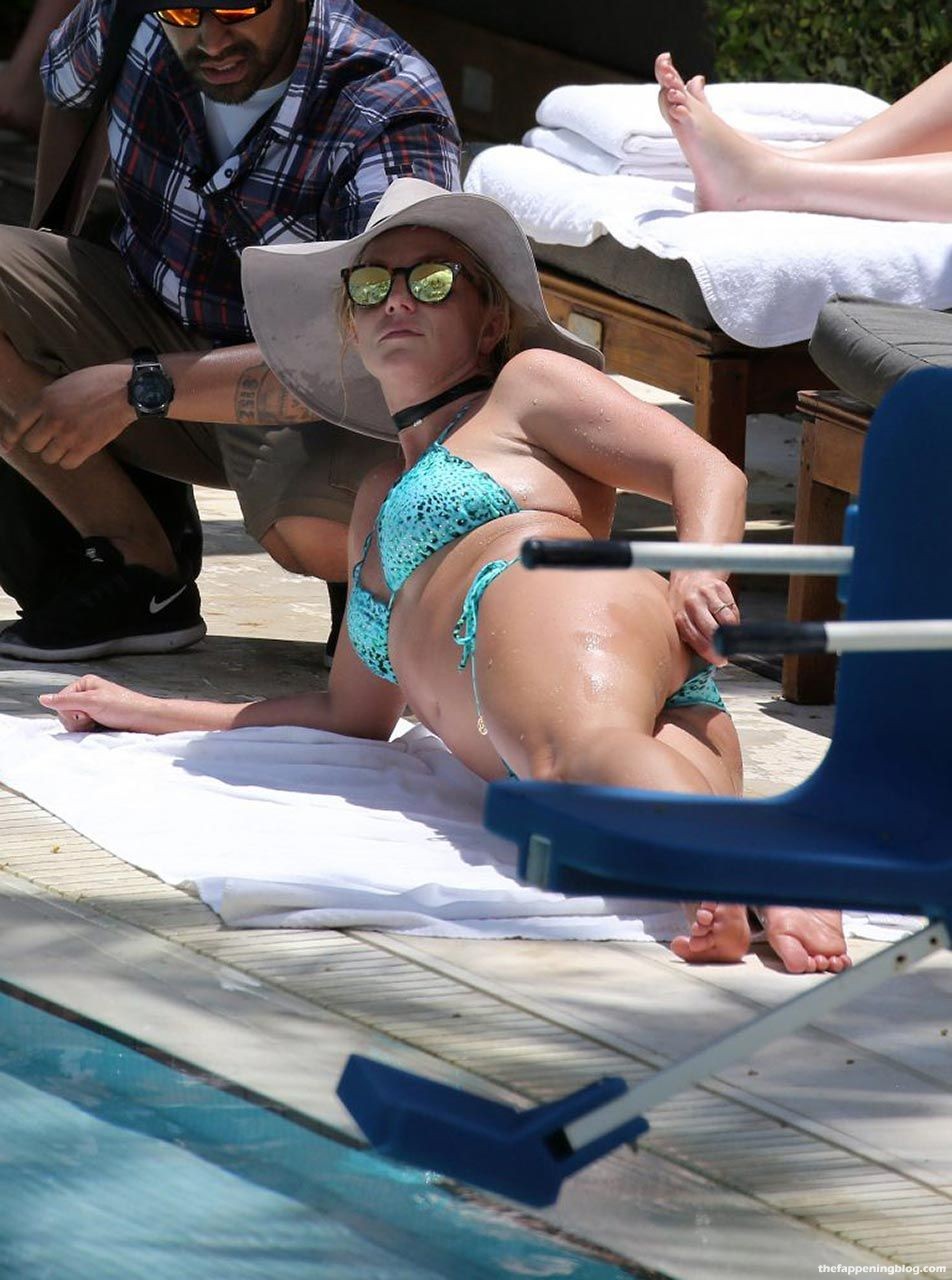 0624231043586_086_25-Britney-Spears-Sexy-Bikini-Pussy-thefappeningblog.com1_.jpg