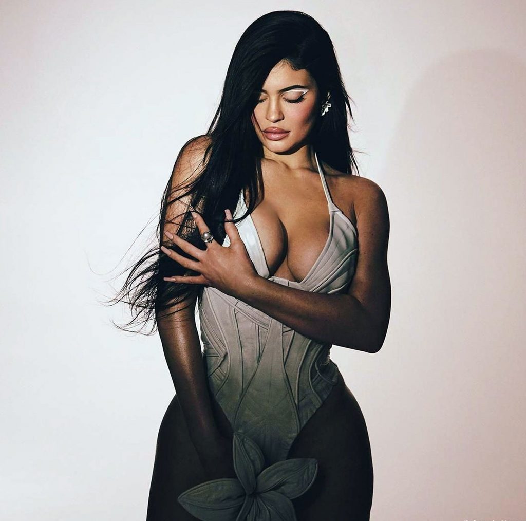 Kylie Jenner Sexy Collection – Part 2 (121 Photos) [Updated]