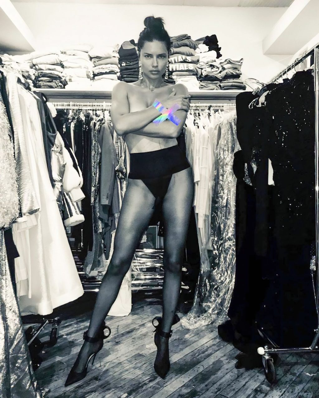 Adriana Lima Nude &amp; Sexy Collection (21 Photos)