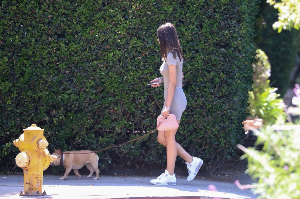 Amelia Hamlin Flaunts Her Fit Physique Stopping By a Friend’s House (19 Photos)