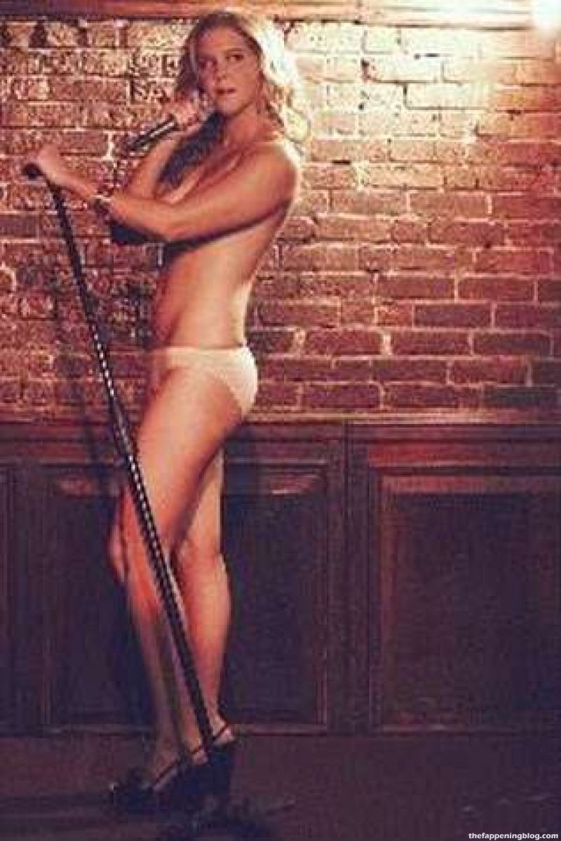 Amy Schumer Nude & Sexy Collection (19 Photos) .