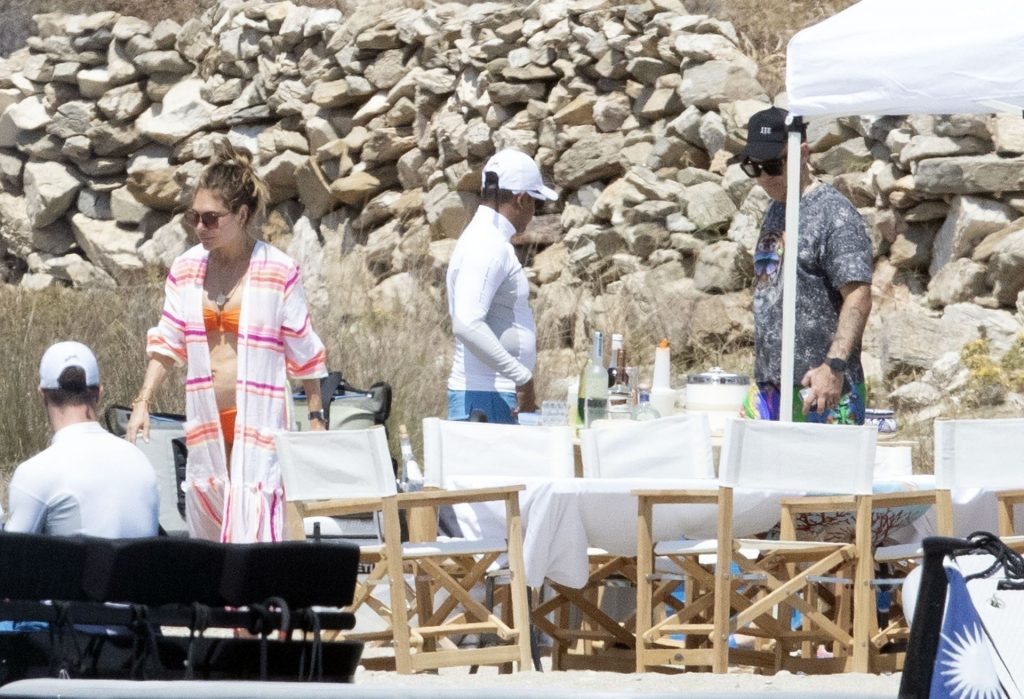 Ayda Field is Pictured with Robbie Williams on Their Holiday in Greece (34 Photos)