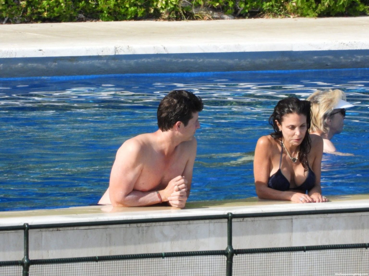 Bethenny Frankel Displays Pda With Paul Bernon In The Swimming Pool 28