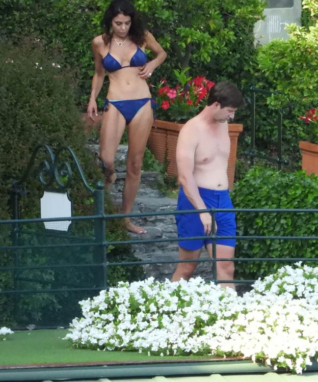 Bethenny Frankel Displays Pda With Paul Bernon In The Swimming Pool 28