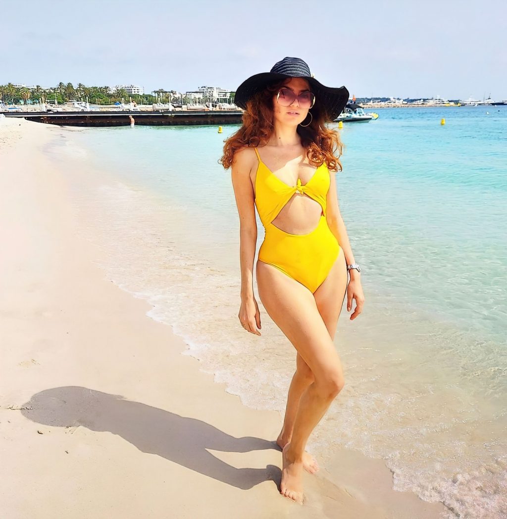 Blanca Blanco Soaks Up the Sun in Cancun (18 Photos)