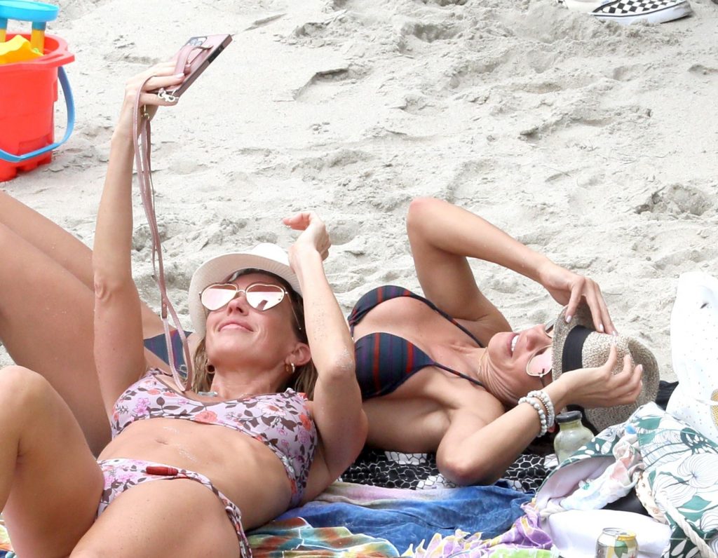 Braunwyn Windham-Burke &amp; Fernanda Rocha Have a PDA-Filled Beach Date in Laguna Beach (94 Photos)
