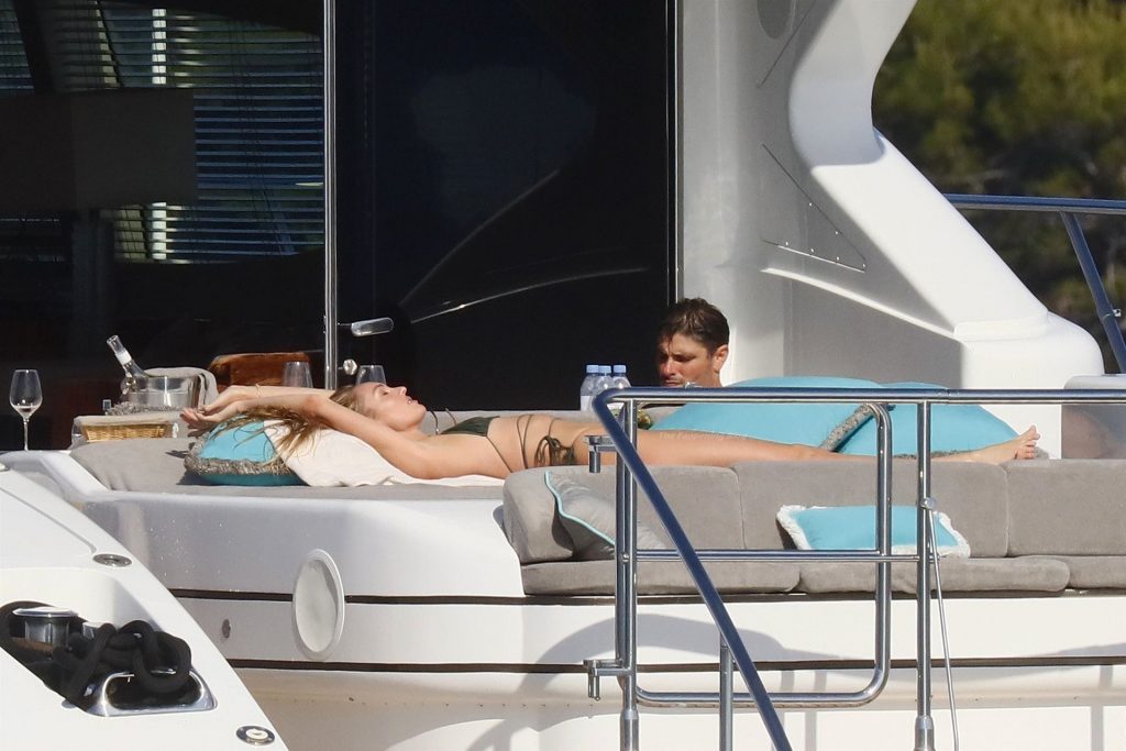Candice Swanepoel and Her New Boyfriend are Seen on a Yacht on the French Riviera (45 Photos) [Updated]